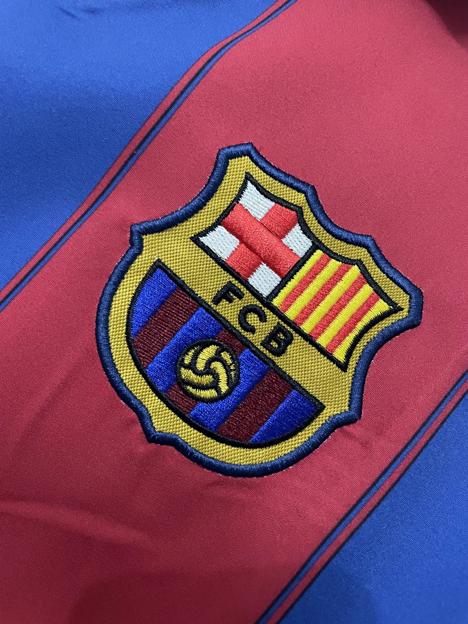 Barcelona Retro Home Mens Soccer Jersey Replica 2003/2004