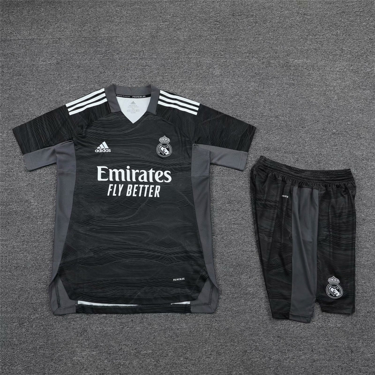 2021/22 Real Madrid Goalkeeper Black Soccer Jersey Replica  + Shorts Set  Mens 
